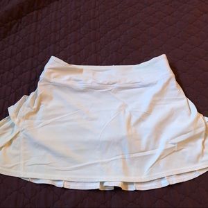 Lululemon women’s run/tennis skirt